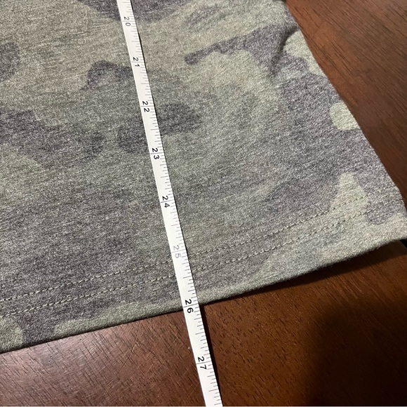 Jane and Delancey - size small - Camo Long Sleeve Top - NWT - Picture 9 of 11